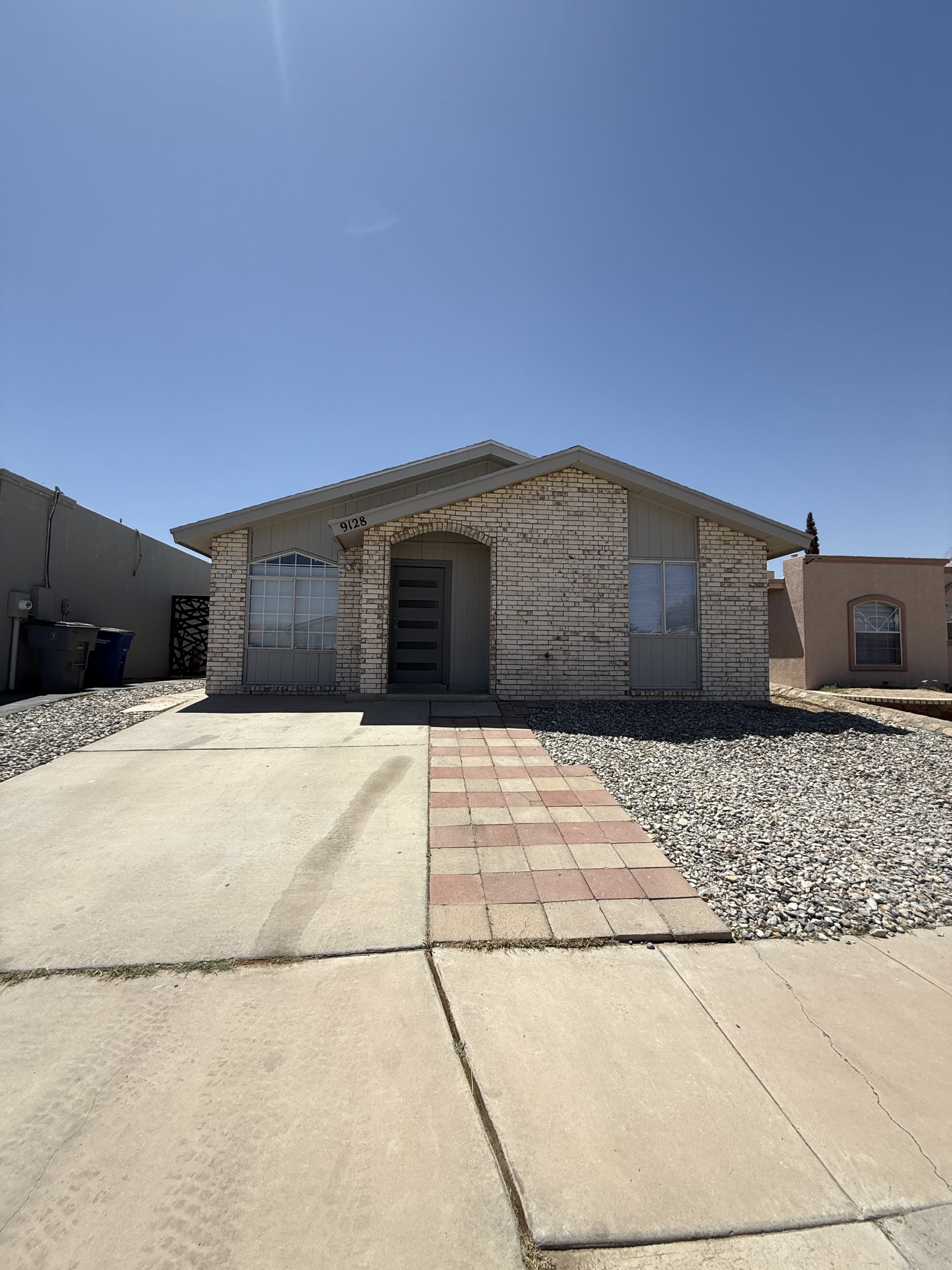9128 Bur Oak Circle