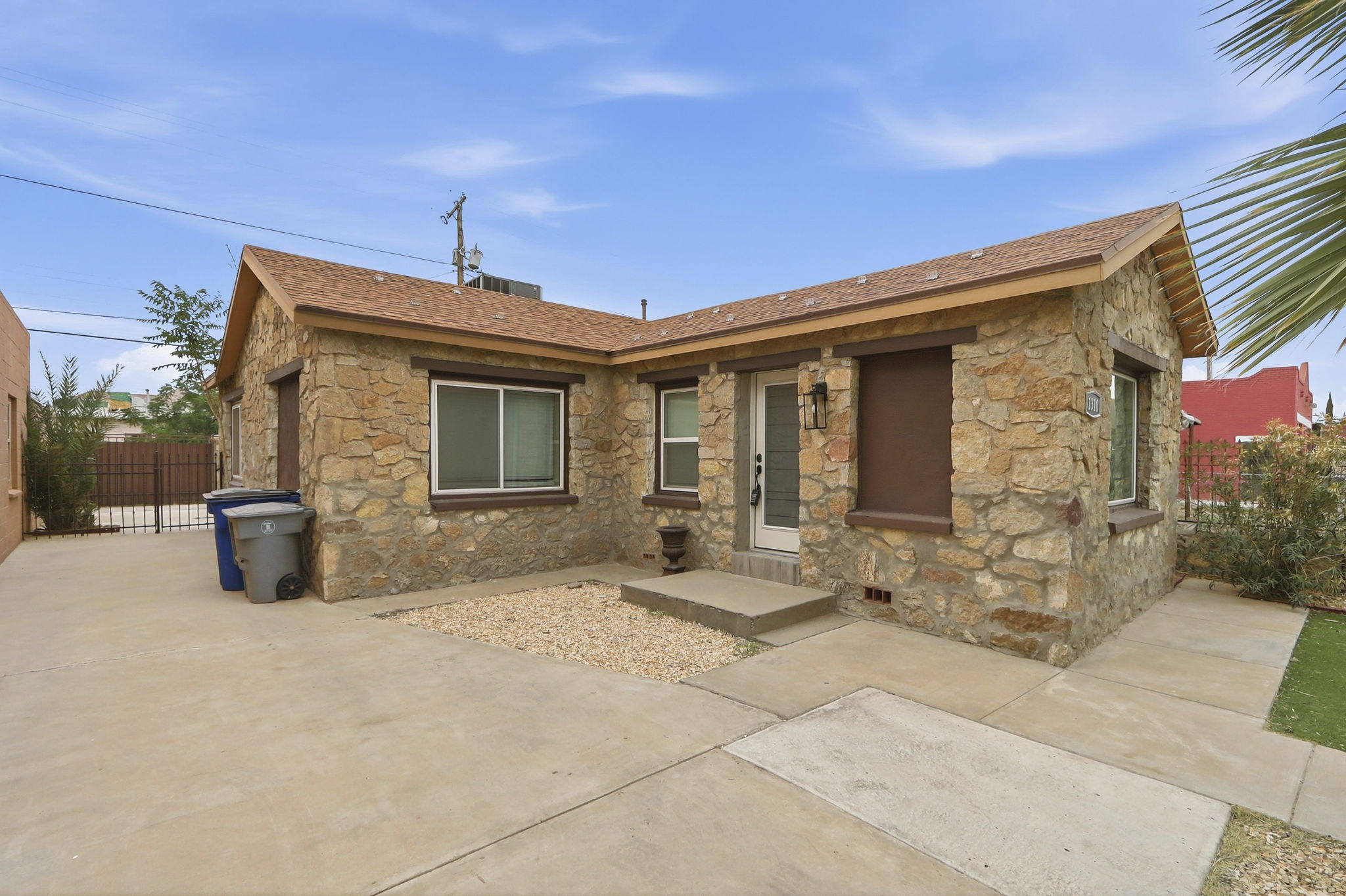 1310 East San Antonio Avenue